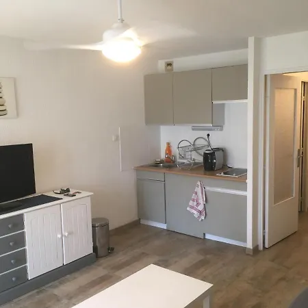 Studio A 50 M De La Plage Apercue Mer Apartment *