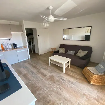 Apartamento Studio à 50 m de la plage aperçue mer *