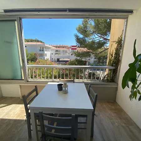 Studio à 50 m de la plage aperçue mer
